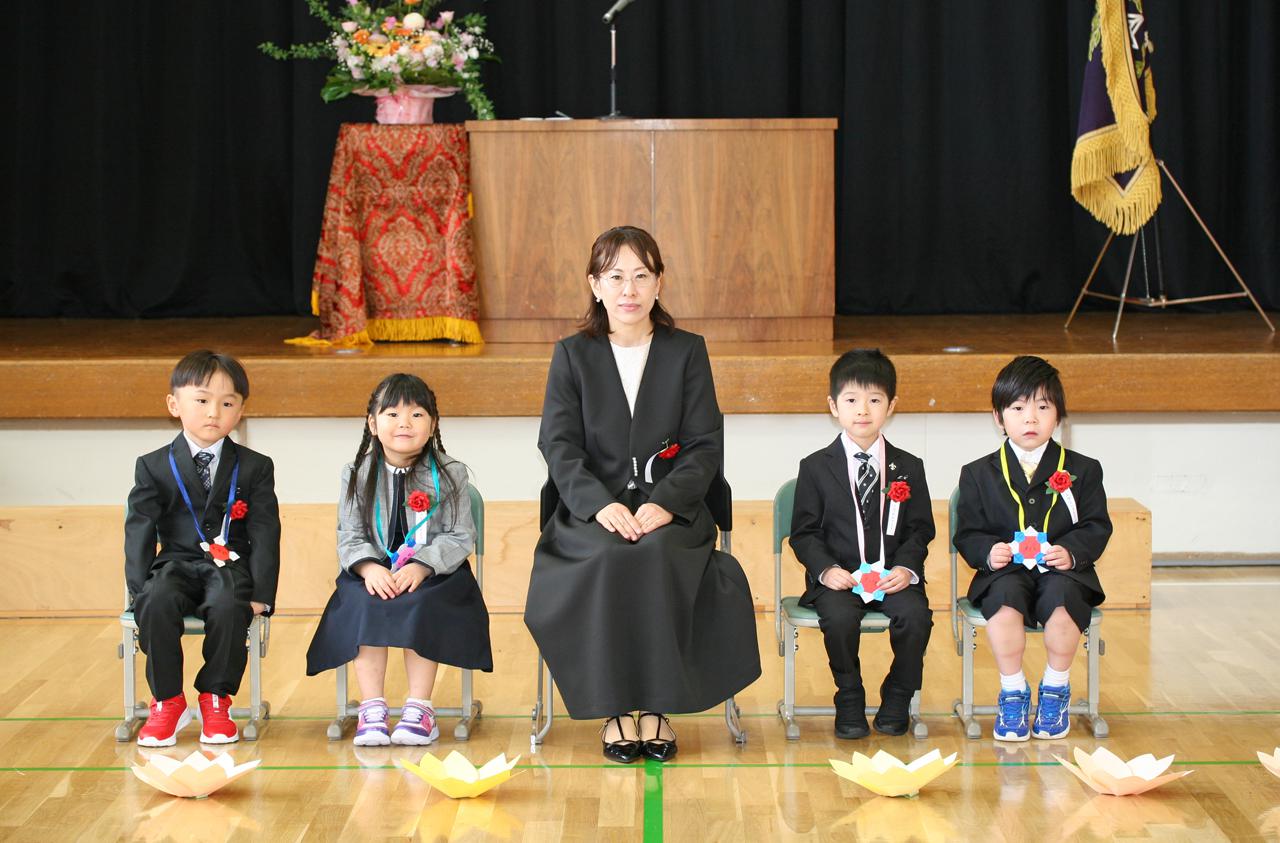 ４