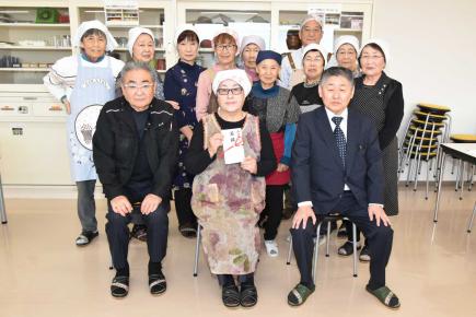 2025年10月14日　足寄ロータリークラブがひまわり食堂足寄に寄付