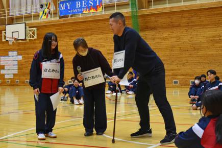 2025年12月17日　足寄中学校で「認知症サポーター養成講座」