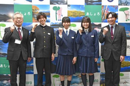 2026年1月22日　足寄中学校生徒３人が全国スケート大会出場を報告